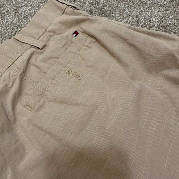 Tommy Hilfiger Men khaki shorts, 38 - Picture 7 of 9
